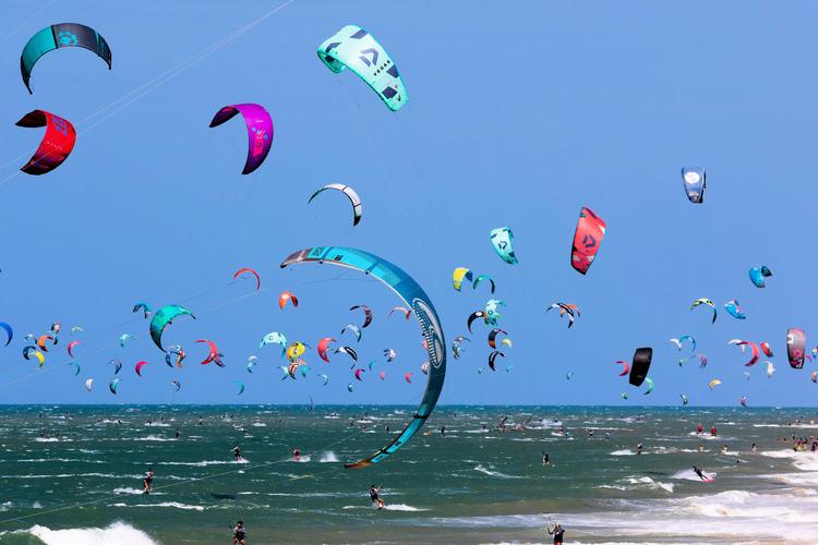 Turismo dos ventos: entenda como o kitesurf movimenta a economia e muda o litoral do Ceará
