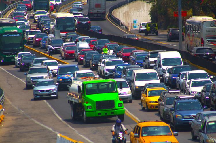 Caos vial colapsa las autopistas que conectan a Morelos