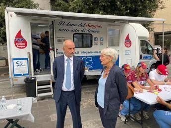 Emergenza sangue, oggi a piazza Mastai la raccolta straordinaria Adnkronos-Avis. Il ministro Schillaci: "Donare vuol dire donare vita"