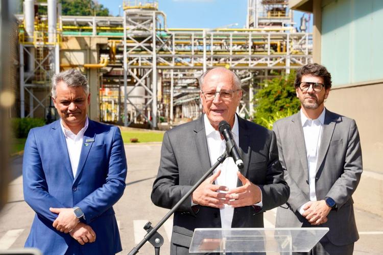 Alckmin visita maior produtora de cloro da América do Sul e destaca medidas de incentivo à indústria