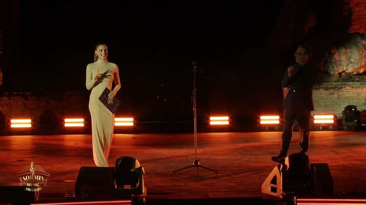 Riviviamo alcuni momenti della prima edizione dei Taormina Music Awards. Una serata nata al Teatro Antico per celebrare...
