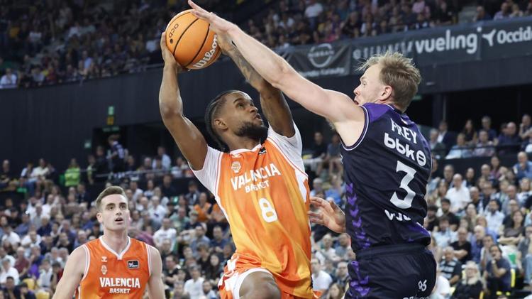 71-88: Valencia no negocia en Miribilla y es el primer semifinalista