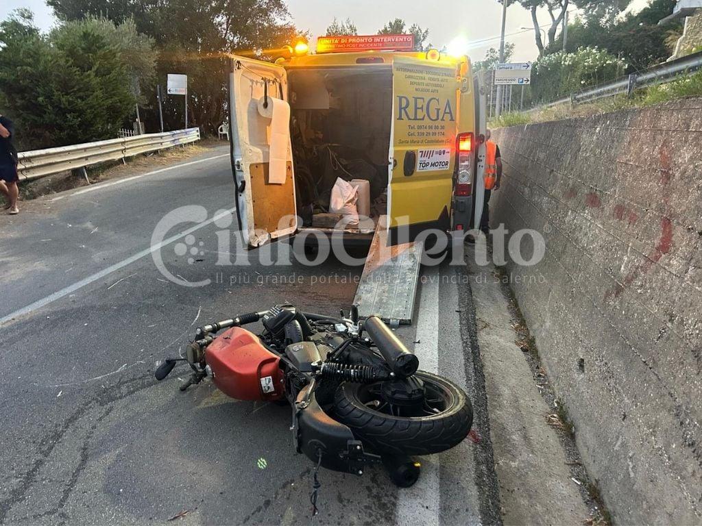 Castellabate, cade dalla moto sulla Via del Mare: 27enne in ospedale