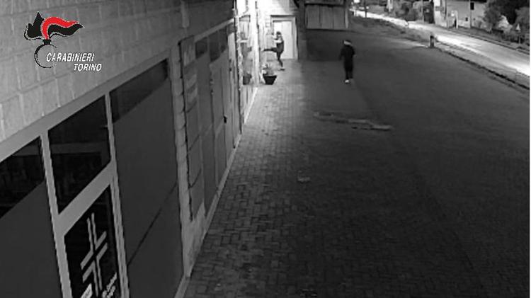 bollengo tentano spaccata sorpresi