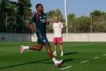 Dumfries completa su primer entrenamiento como madridista