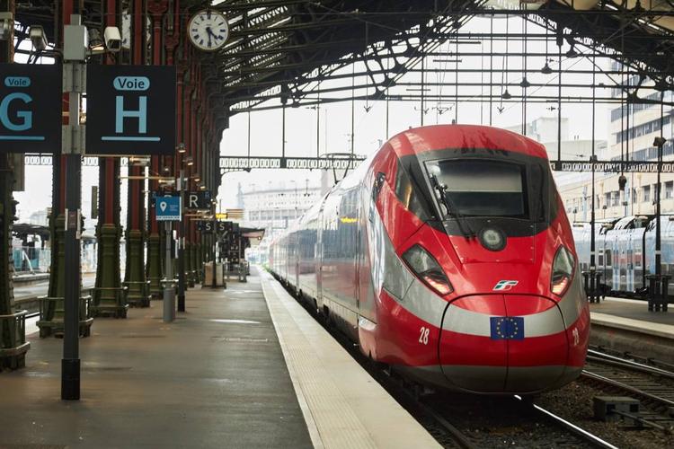 Hacker attaccano i sistemi Trenitalia: quali dati sono stati violati. Ecco cosa fare se si riceve la mail