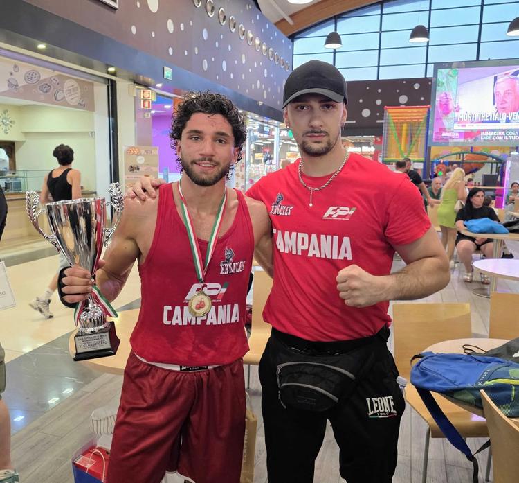 Atena Lucana: il pugile Donato De Angelis sul ring per difendere i colori della Campania