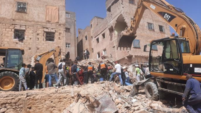 بالڤيديو.. تواصل عمليات البحث تحت أنقاض العمارة المنهارة بفاس