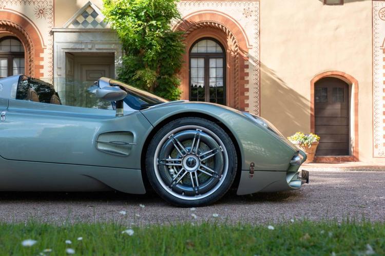 Pirelli Cyber Tyre, 1.500 chilometri sulla Pagani Utopia Roadster per raccontare il pneumatico del futuro