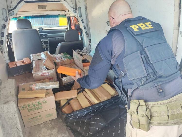 PRF apreende 158 quilos de maconha e prende três homens em Sarandi
