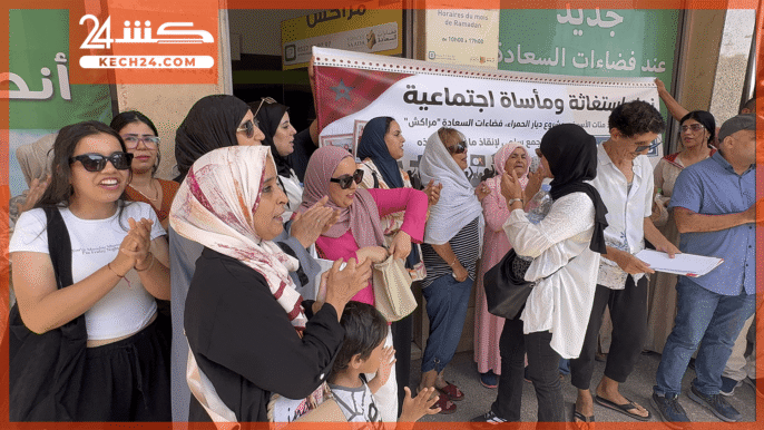 بالڤيديو.. بعد سنوات من التماطل زبائن مشروع ديار الحمراء يحتجون امام فضاءات السعادة بمراكش