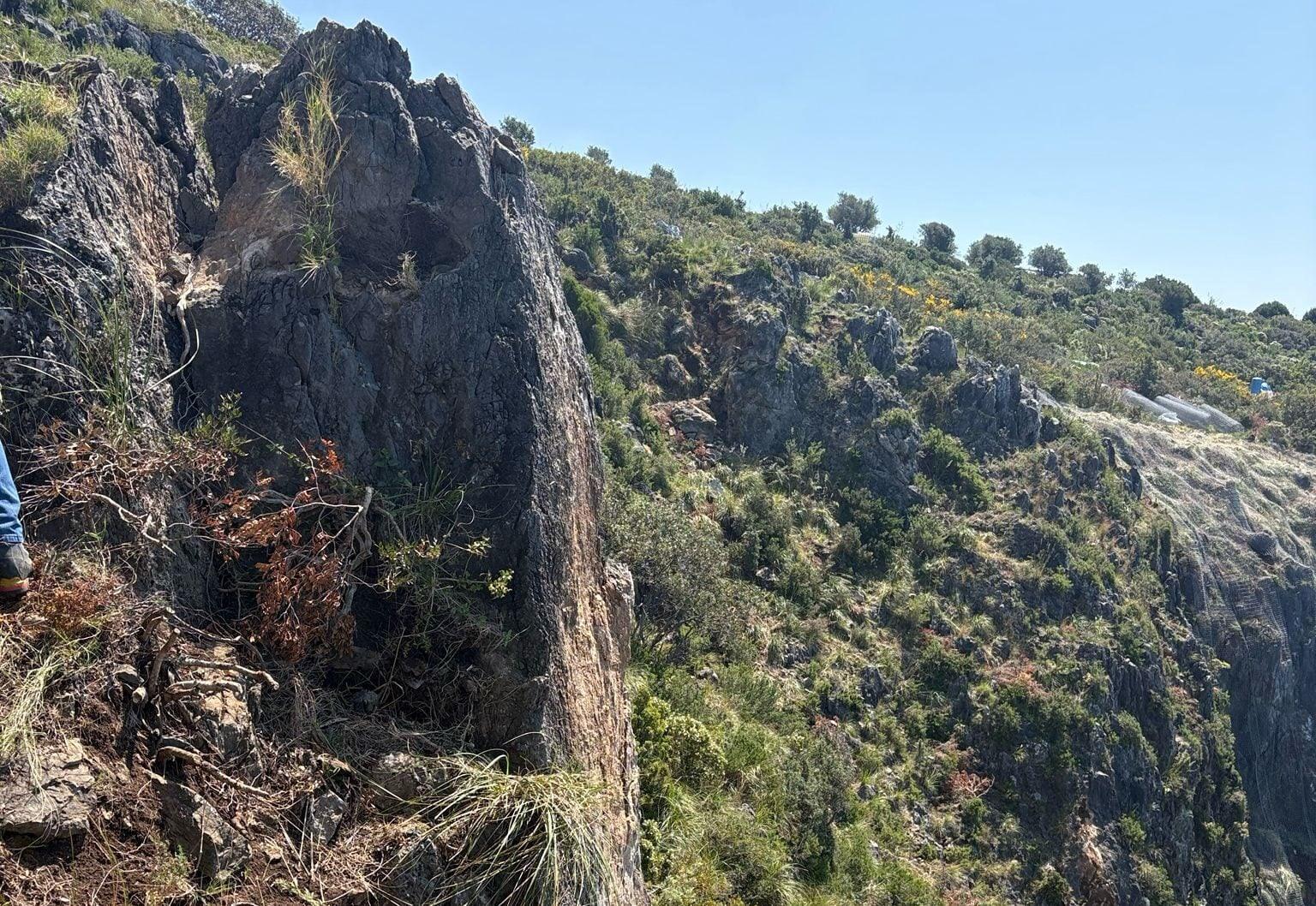 Sicurezza Mingardo: rimosso un masso ciclopico a Cala del Cefalo, i dettagli dell’operazione