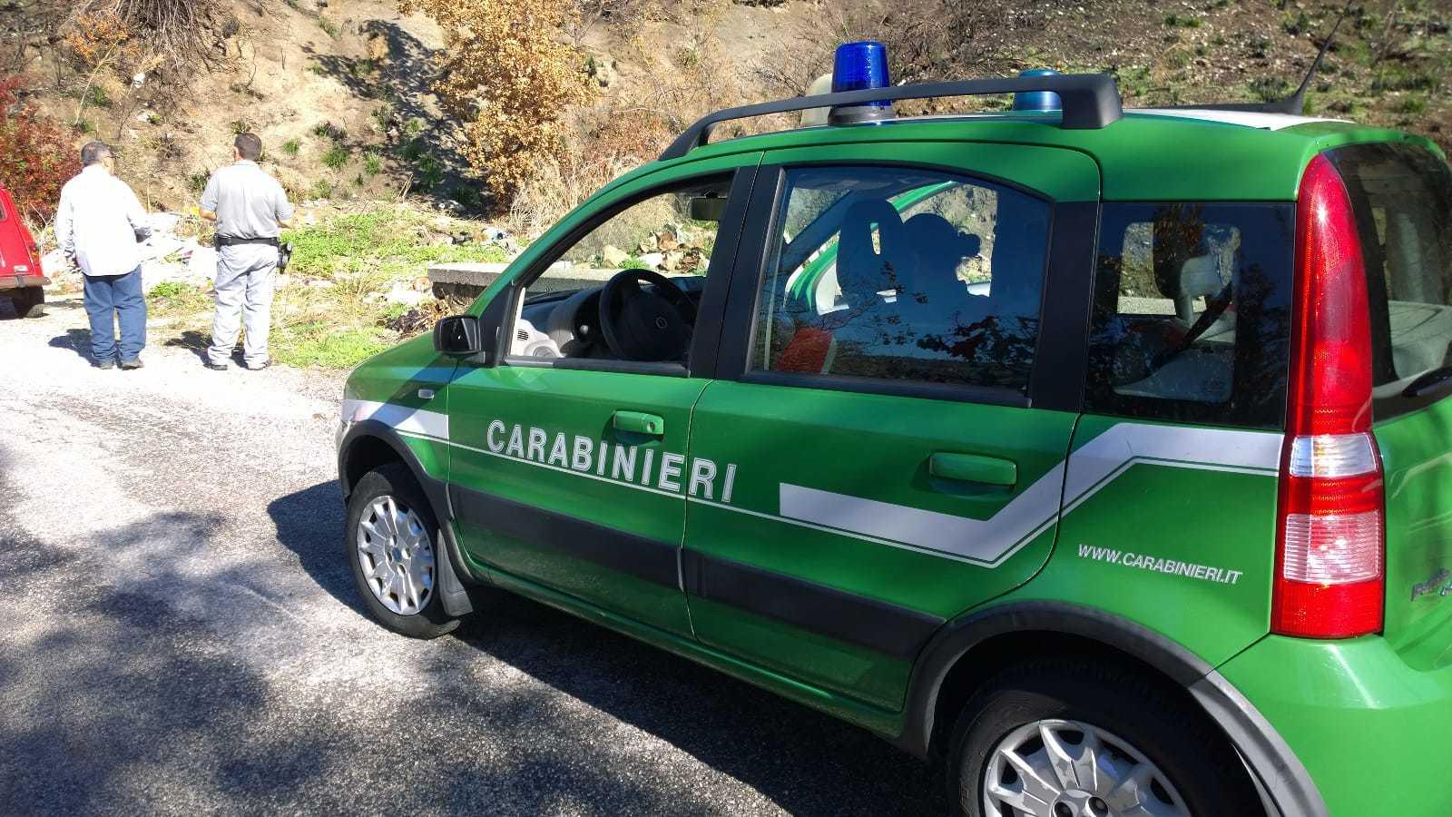 Sequestro a Eboli, i Carabinieri forestali scoprono un deposito di rifiuti abusivo in un fondo agricolo