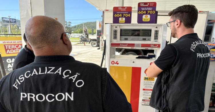 PROCON autua 8 postos em Balneário Camboriú por aumento injustificado de combustível