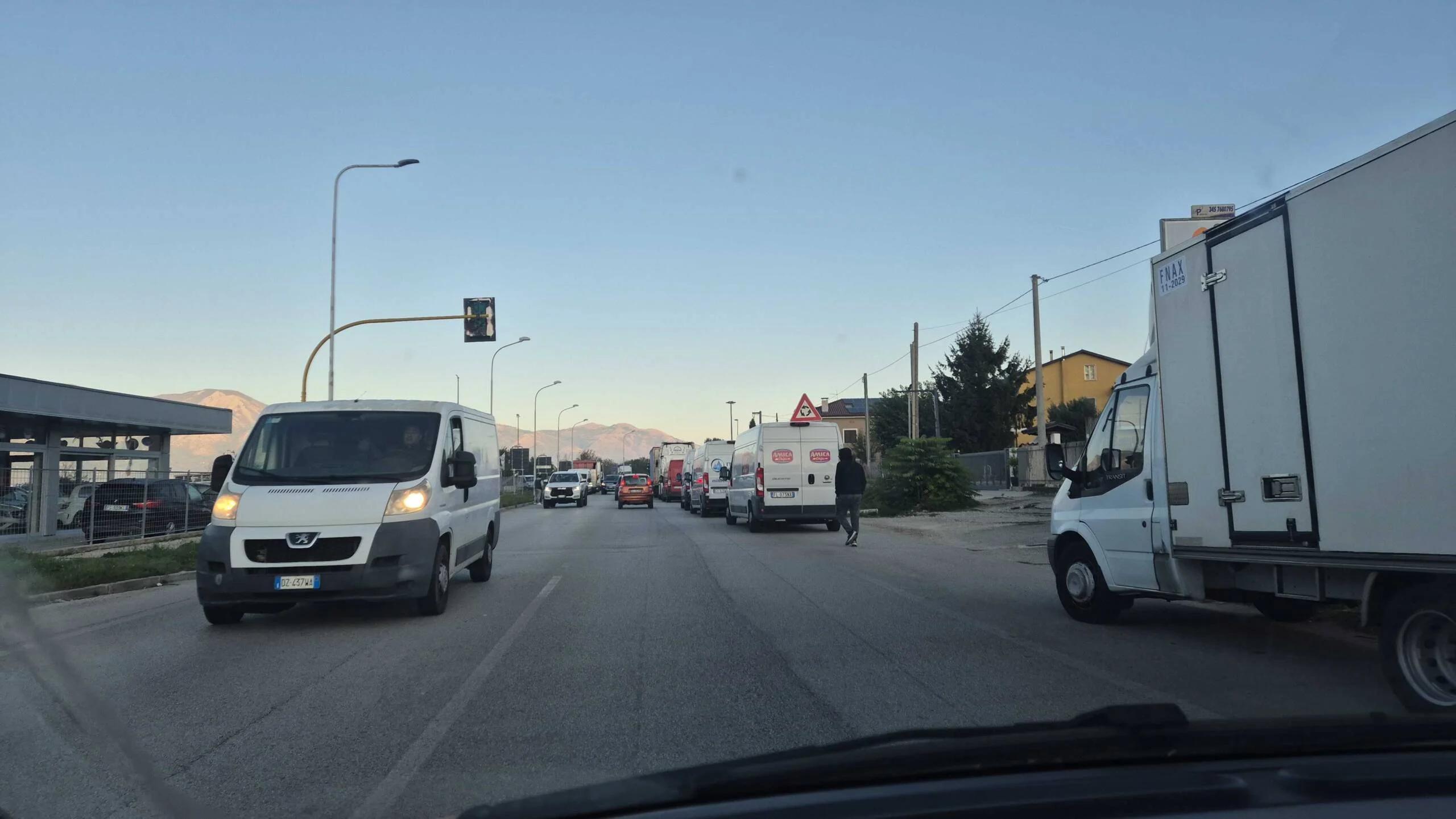 Sciopero autotrasportatori, blocchi a Sala Consilina, Polla e Padula: passano solo le auto