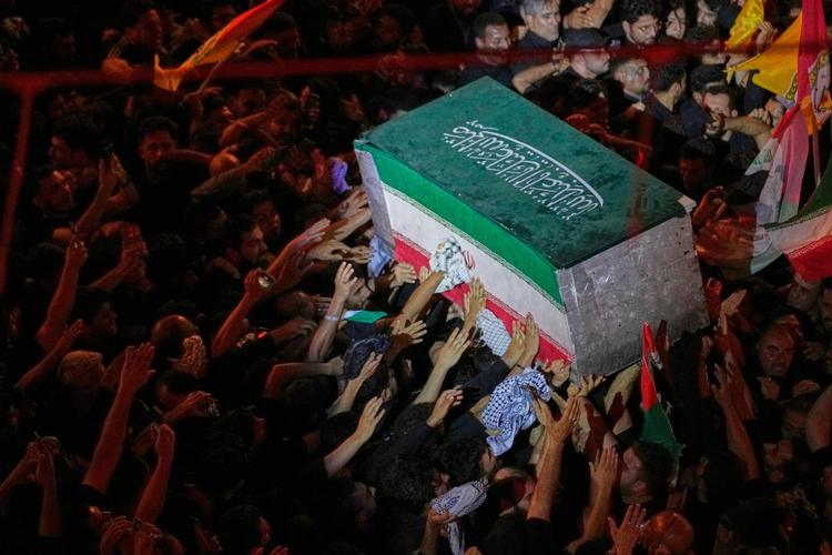 I sospetti sull'uomo mascherato. "Ai funerali Mojtaba Khamenei"
