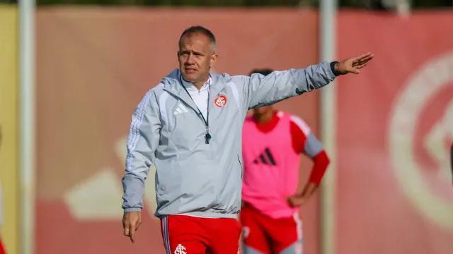 Internacional anuncia a contratação do técnico Eduardo Baptista
