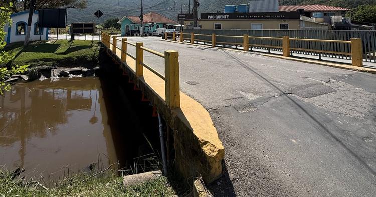 Após vistoria da Defesa Civil, Prefeitura de Porto Belo proíbe tráfego de caminhões na ponte de divisa com Tijucas