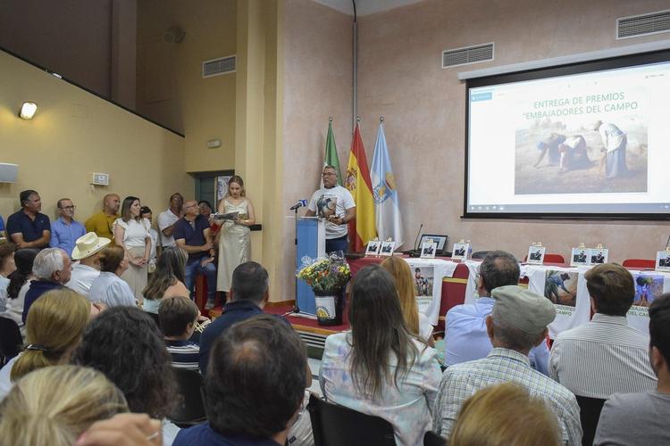 La cooperativa Las Nieves, los agricultores de Maribáñez y la Comunidad de Regantes Las Marismas del Guadalquivir, distinguidos con el reconocimiento «Embajadores del Campo»