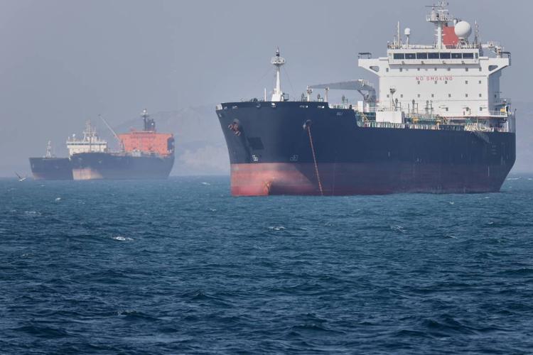 L'Iran "blinda" Hormuz. "Non lo cederemo mai"