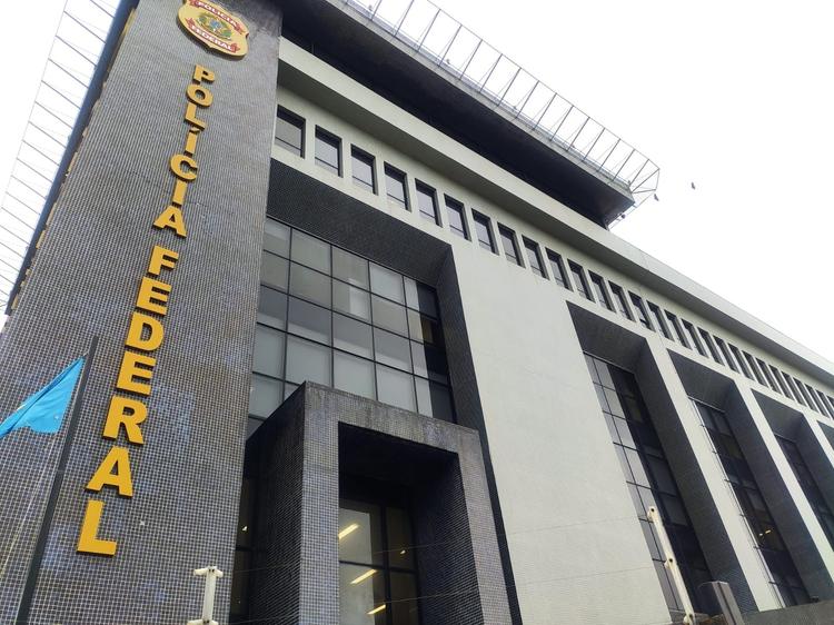 PF desarticula grupo suspeito de invadir contas, trocar dados e roubar dinheiro de vítimas em SC e PR