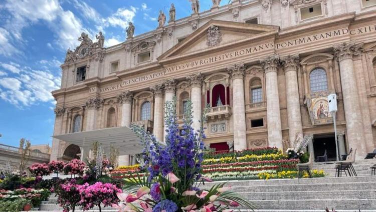 Dutch Flowers Back in St. Peter’s Square in Rome At Easter