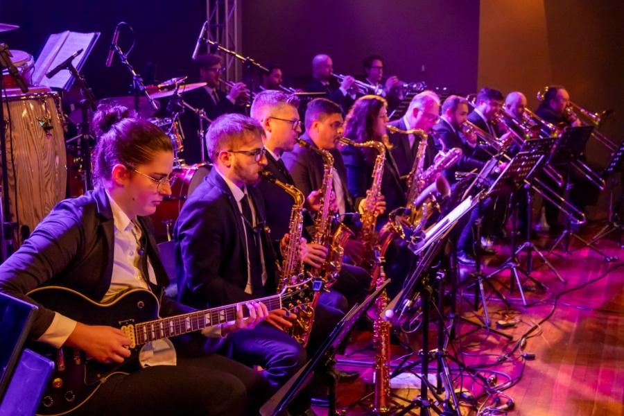 Orquestra Municipal de Garibaldi celebra os 70 anos da Rádio Garibaldi com concerto “Nas Ondas do Rádio”