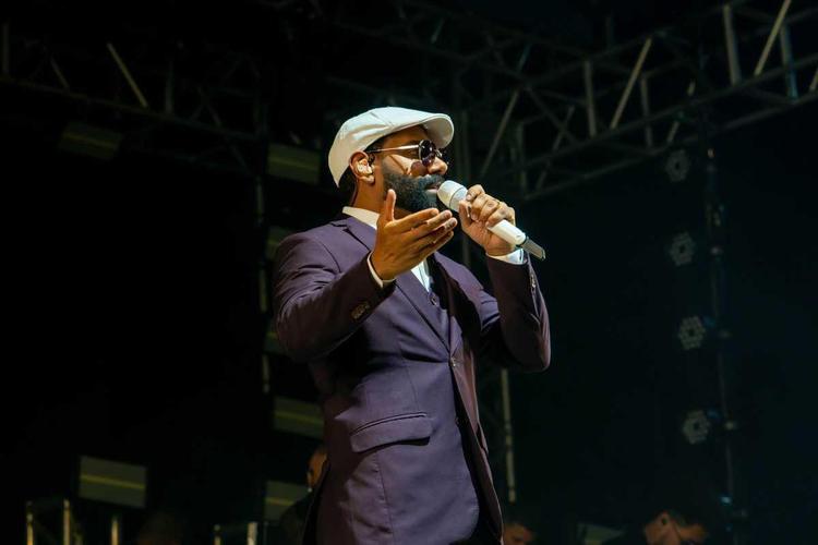 Pablo esgota shows em São Paulo e Rio e celebra nova fase com o álbum “O Amor é Brega”