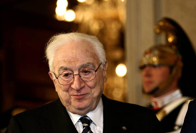 Il presidente sobrio ma "picconatore" che sognava di fare il giornalista