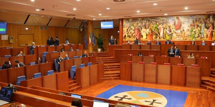 Regione Calabria, i Cinquestelle tornano alla carica sul salario minimo di 9 euro