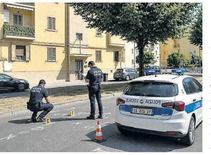 Salerno anziana investita in centro: resta sotto osservazione