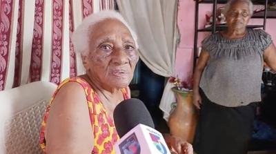 Una mujer de 72 años y su madre de 90 luchan para cubrir tratamientos médicos