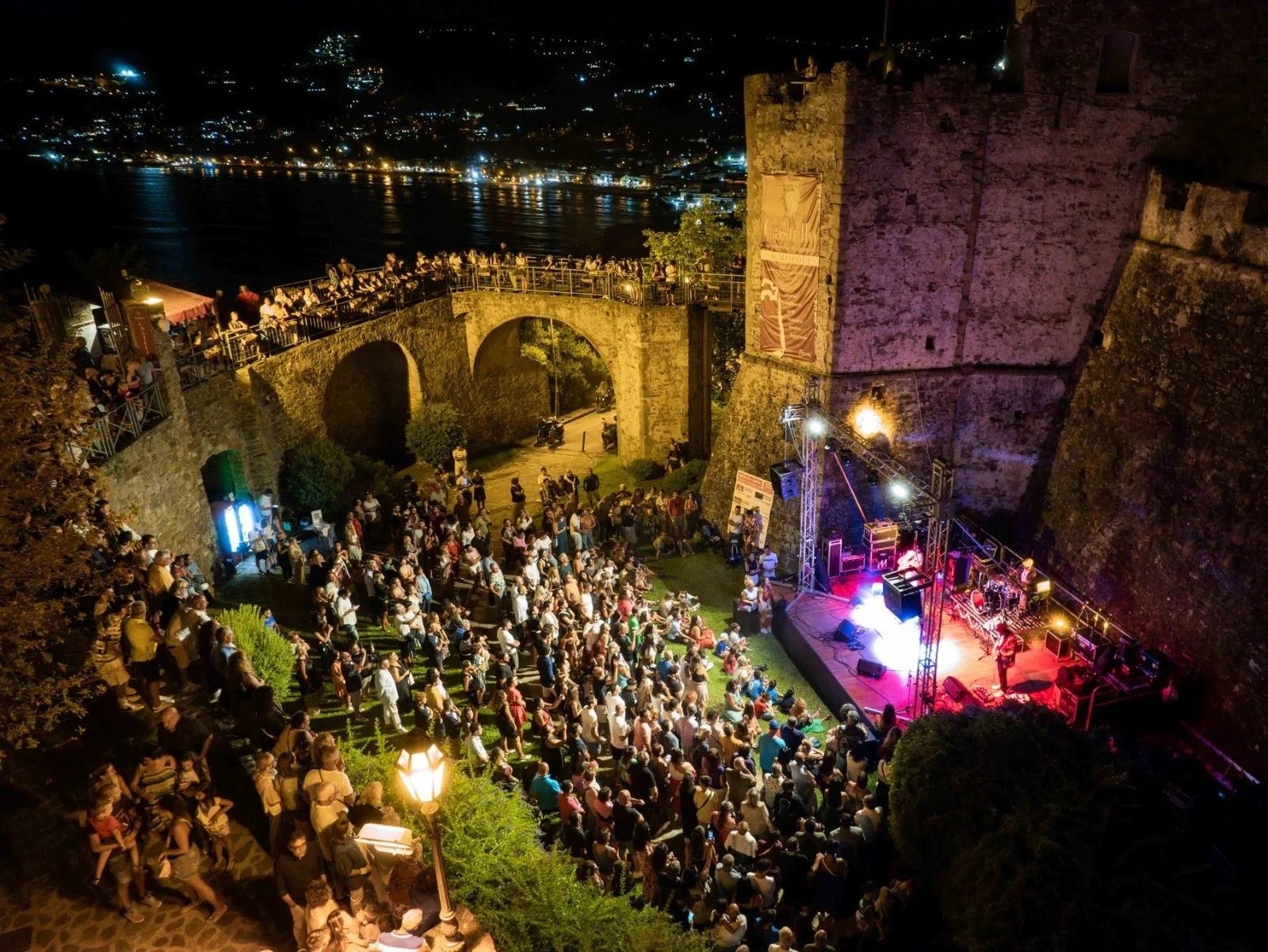 Francesco Paolantoni apre il salotto della comicità al castello di Agropoli