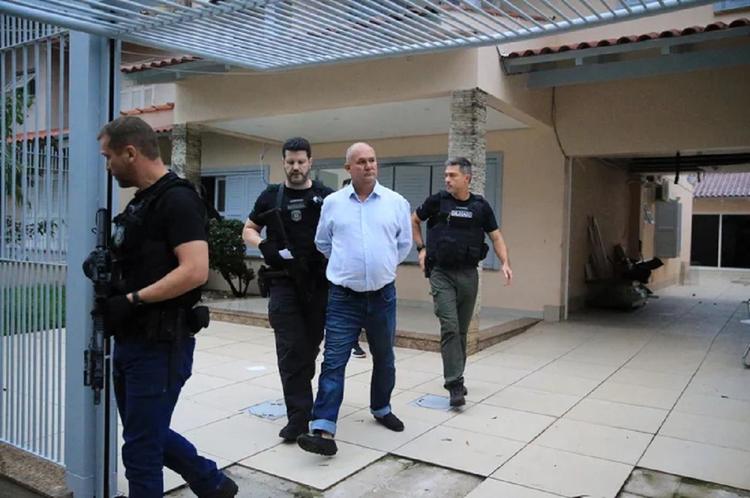 Ex-vereador preso por suspeita de fraude vai para prisão domiciliar após habeas corpus por quadro respiratório grave, diz Justiça