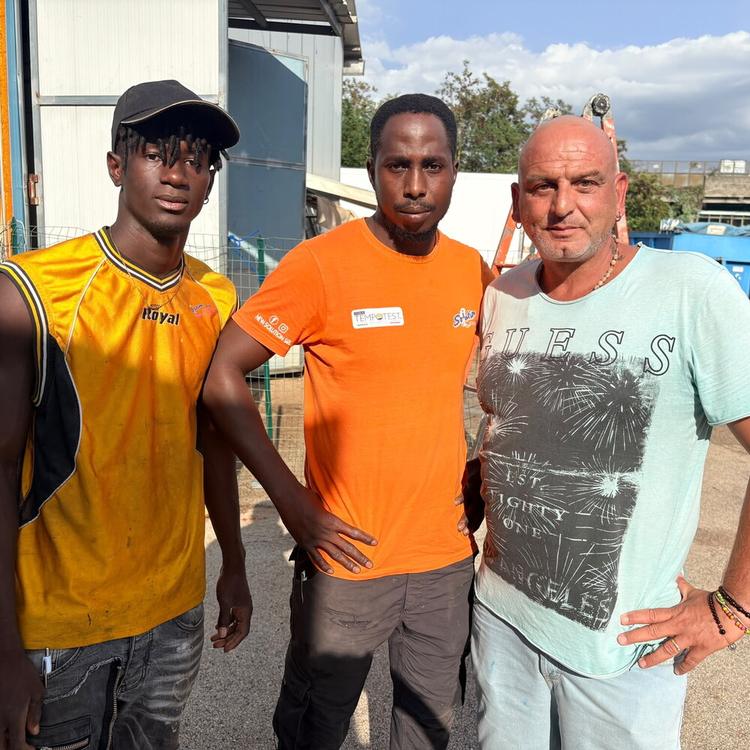 Cassino, due immigrati-eroi salvano tre persone dopo l'esplosione di una palazzina