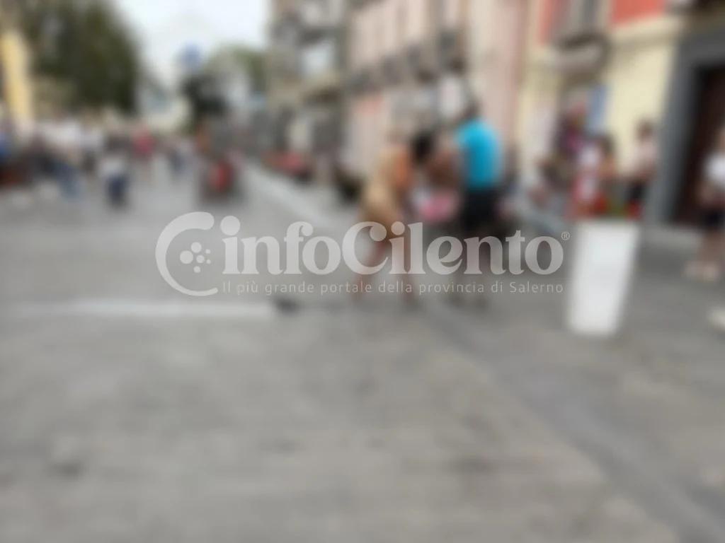 Lite in corso Garibaldi, attimi di paura tra i passanti ad Agropoli