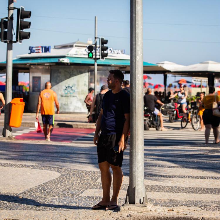 Após fortes ventos, Rio tem calor de até 37°C e risco alto de incêndios florestais neste domingo (9)