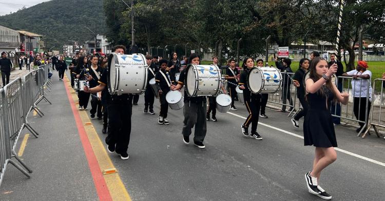 Escolas e entidades têm até sexta-feira para garantir vaga no Desfile de 7 de Setembro de Balneário Camboriú