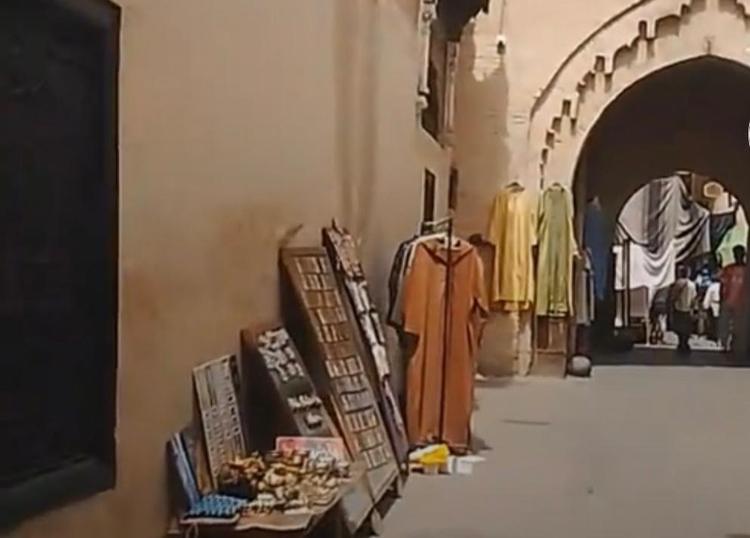 احتلال محيط ضريح سيدي عبد العزيز وطمس معالمه على طاولة والي جهة مراكش +صور