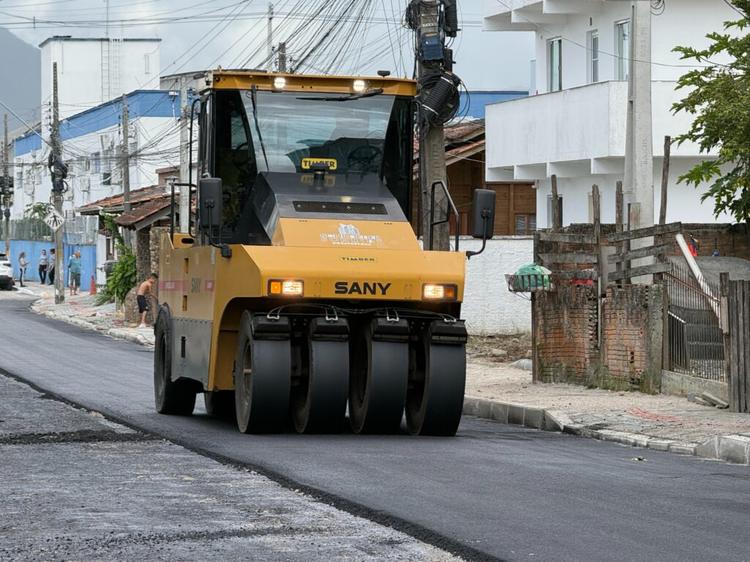 Avança Itapema impulsiona melhorias na Rua 438, no bairro Morretes, com pavimentação asfáltica