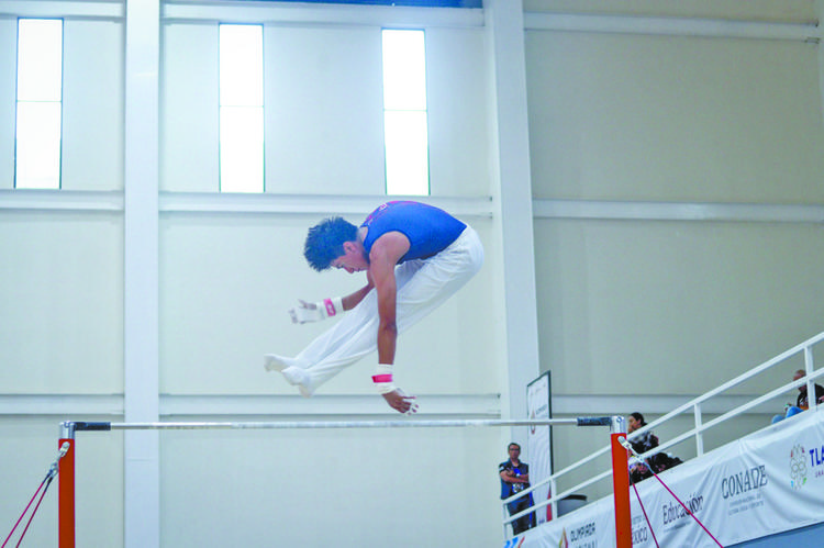El gimnasta morelense Diego Venosa vuela alto y conquista medalla de plata nacional en barra fija
