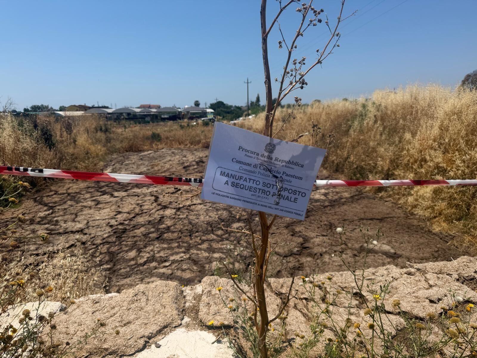 Capaccio Paestum, lagone abusivo rischia contaminazione delle falde: sequestro e due denunce