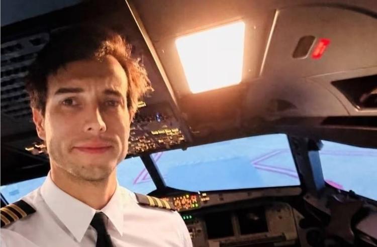 "Sai cosa fare": il salto nel vuoto dell'istruttore e l'atterraggio d'emergenza di un'allieva di 22 anni