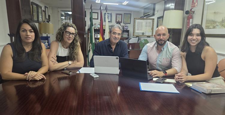 La Facultad de Enfermería y Fisioterapia de Cádiz, con la colaboración del colegio, impulsa una innovadora exposición interactiva sobre Florence Nightingale