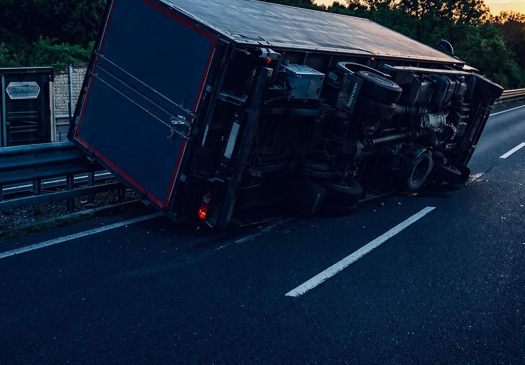 Paura sull’A2 del Mediterraneo: scontro tra camion e auto all’altezza di Campagna