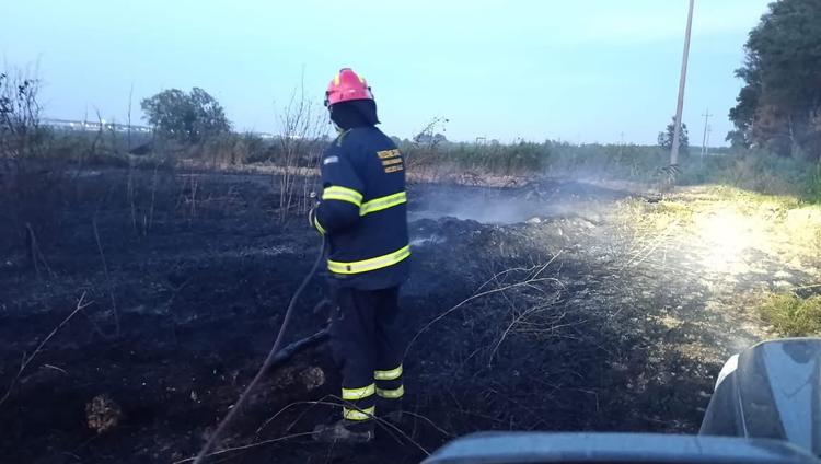 Incendio tra Lido Azzurro e Fiume Tara: 700 metri in fiamme