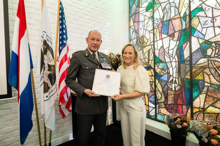 Nederlands Veteraneninstituut ontvangt Legion of Honor Appreciation Award