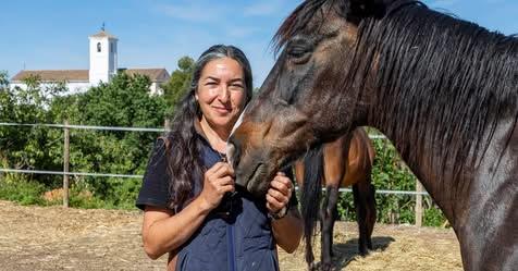 🌤️¡Buenos días! #Historias | Cristina, la veterinaria que convirtió su “locura” en el único refugio de caballos de Gran...