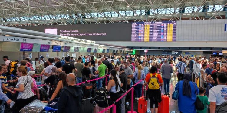 Vacanze con l’aereo? Prenotare subito e... assicurarsi contro le cancellazioni