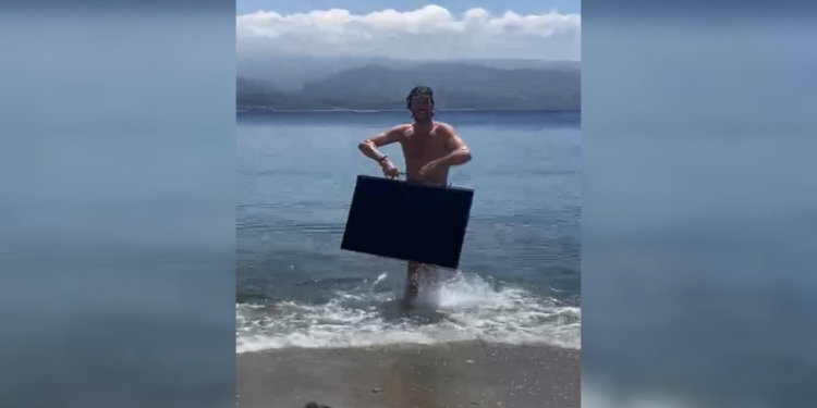 Messina, organizzata una pulizia del fondale marino a Paradiso: tra i rifiuti anche un televisore LCD